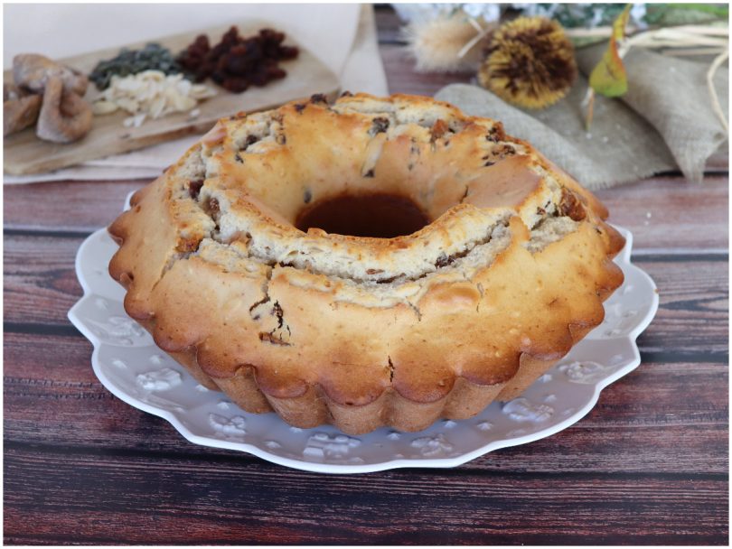 Ciambella alla frutta secca