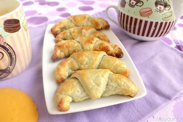 Cornetti di pasta sfoglia alla nutella