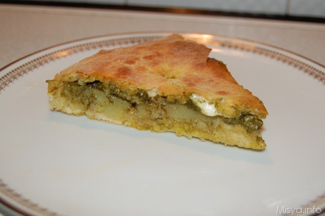 Pizza con patate e pesto