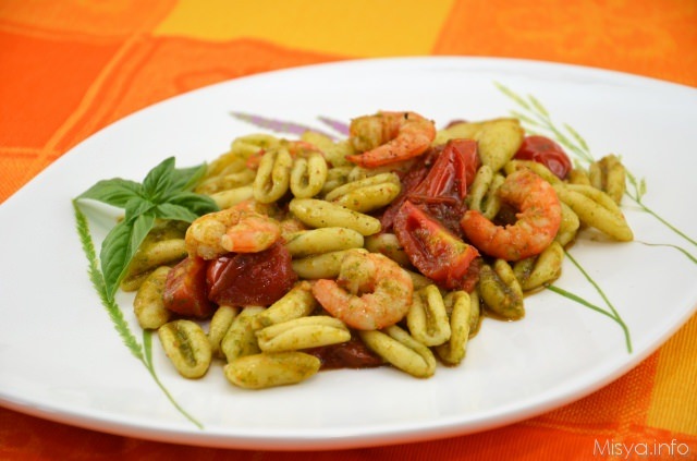 Pasta gamberi e pesto