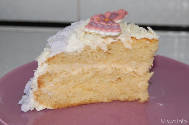 fetta di torta di compleanno