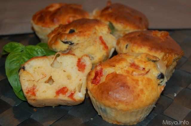 Muffin salati provola e pomodorini