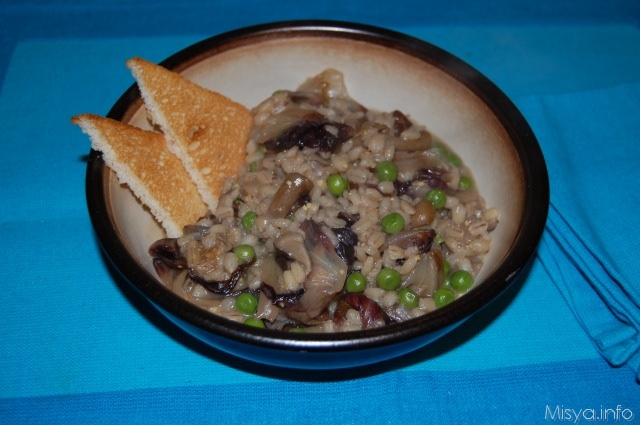 Zuppa d’orzo con funghi e piselli