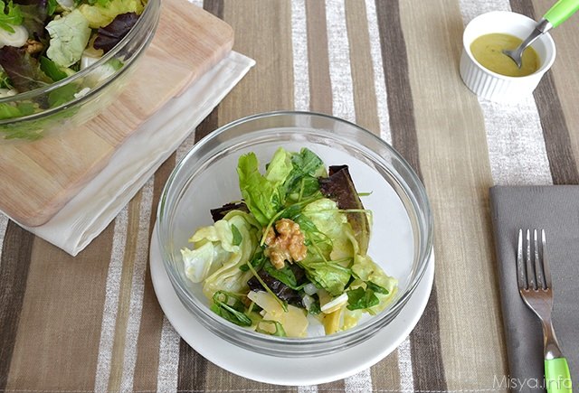 Insalata di mele noci e grana