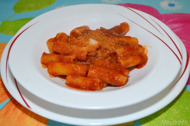 rigatoni con il ragu napoletano