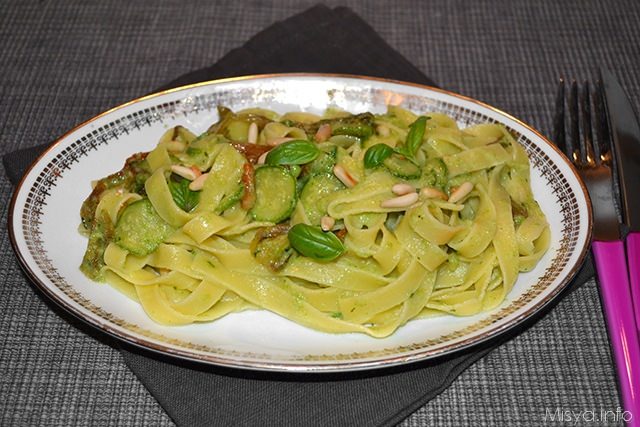 Fettuccine con zucchine e burrata