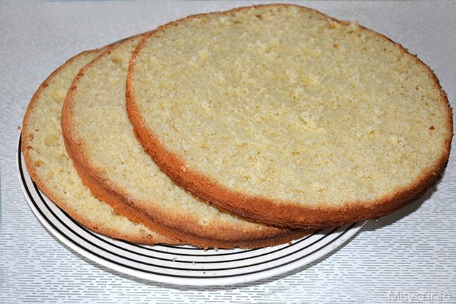 come-tagliare-pan-di-spagna