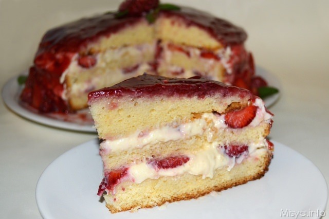 fetta torta panna fragole