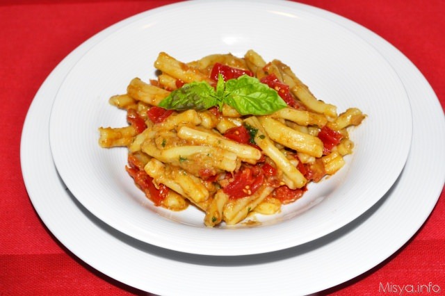 Pasta con crema di melanzane