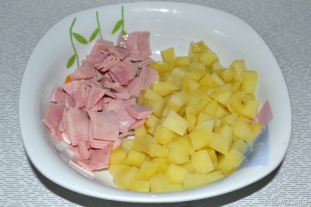 unire le patate al prosciutto