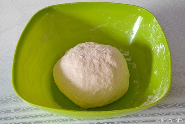 impastare fino ad ottenere un panetto omogeneo
