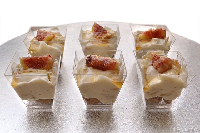 Bicchierini con ricotta e fichi