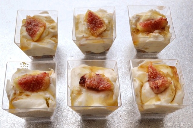 Bicchierini con ricotta e fichi