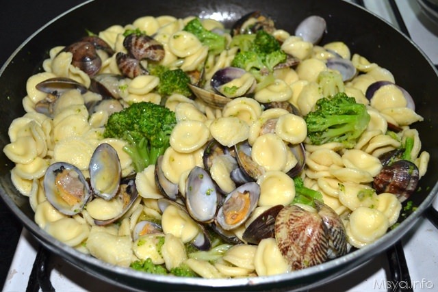 6 orecchiette broccoli e vongole