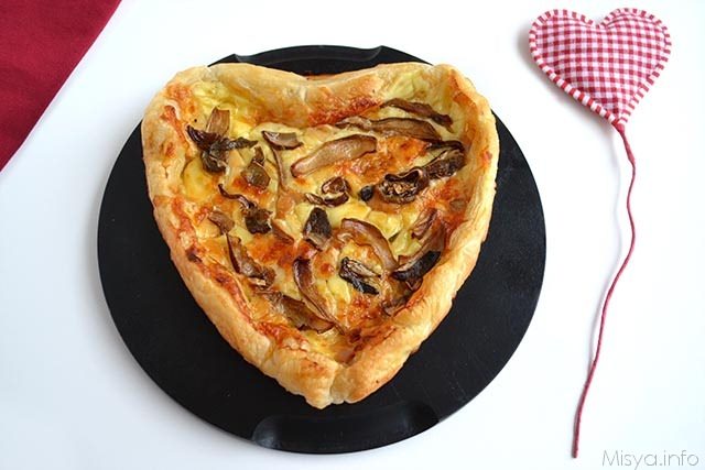 Torta salata formaggi e porcini