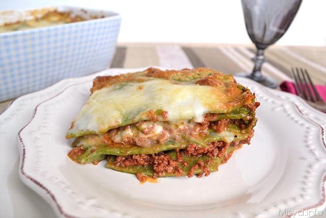 Lasagne verdi alla bolognese