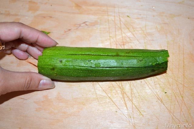 1 tagliare zucchine