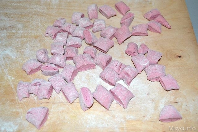 Gnocchi di ricotta e barbabietole 8