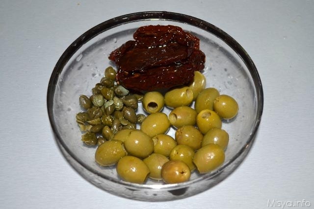 Bocconcini di pesce persico con olive e capperi 4
