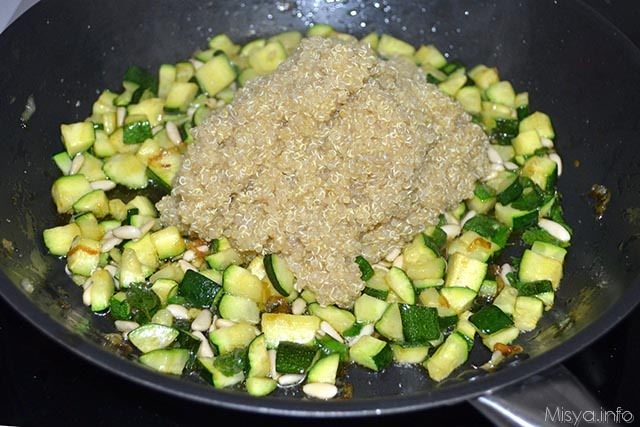 Quinoa con zucchine e pinoli 8