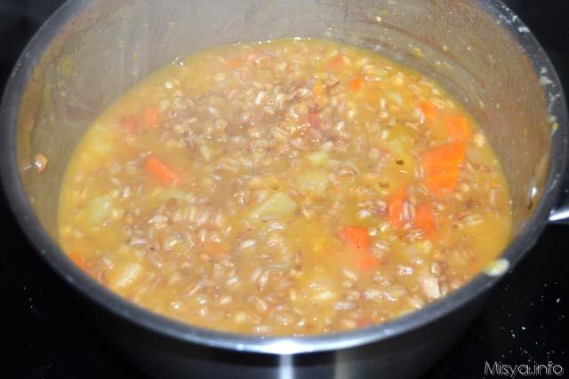 Zuppa di farro con patate e carote 10