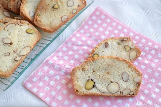 Biscotti con mandorle e albumi