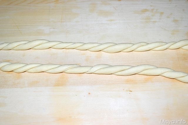 Pane intrecciato a cuore 9