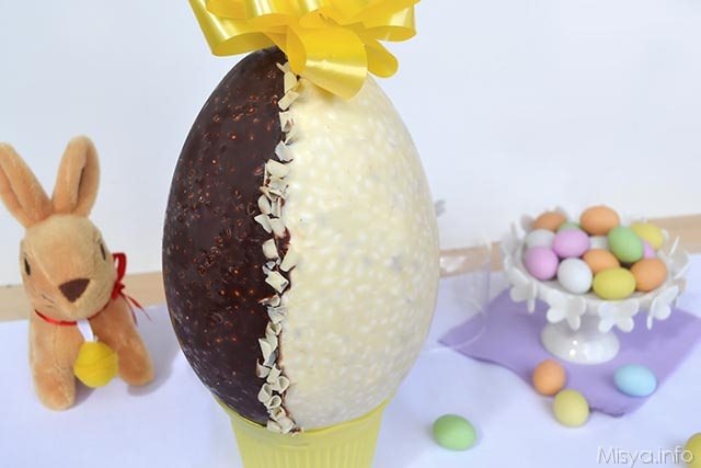 Uovo di Pasqua con riso soffiato