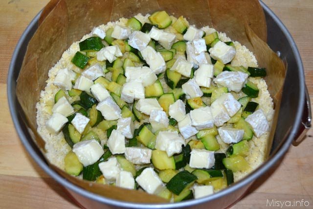 Sbriciolata salata con zucchine e brie 12