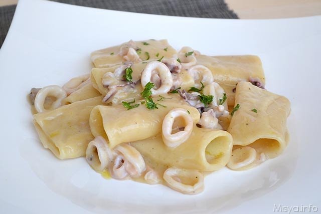 Paccheri con crema di patate e pecorino