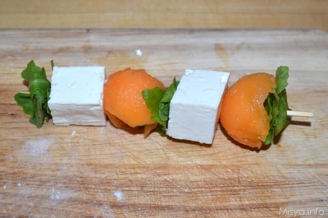 Spiedini di melone rucola e feta 7
