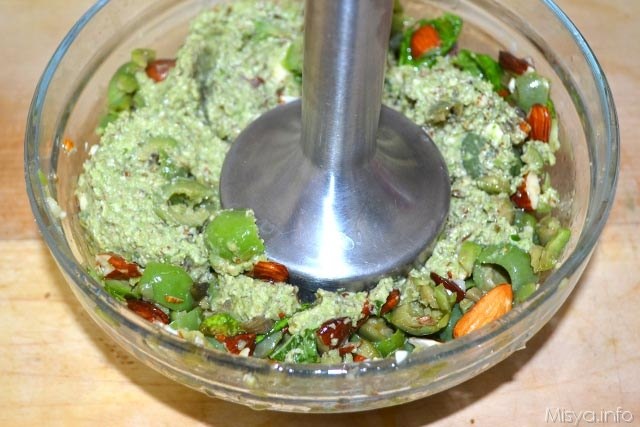 Pate di olive verdi e mandorle 5