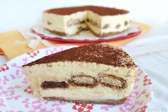 fetta di cheesecake tiramisu