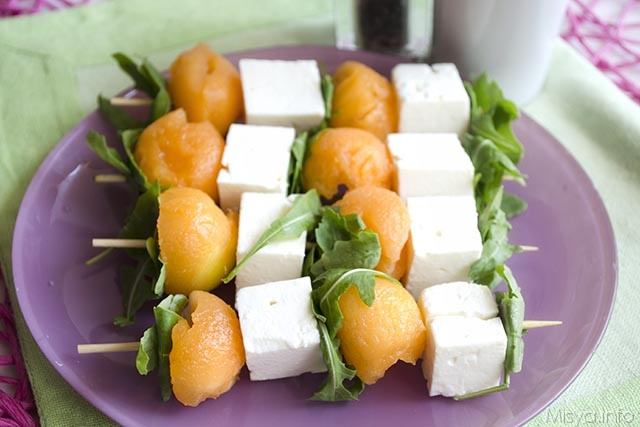Spiedini di melone rucola e feta