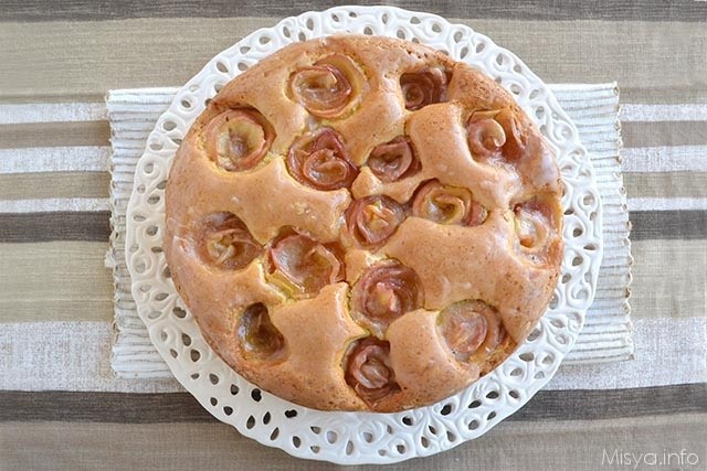 Torta con rose di mele