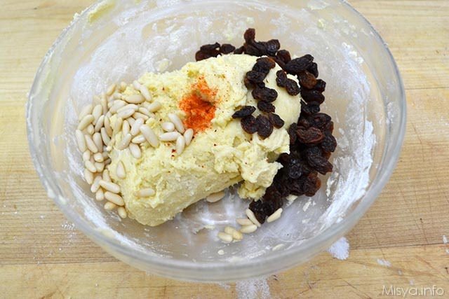 6 aggiungere pinoli uvetta peperoncino