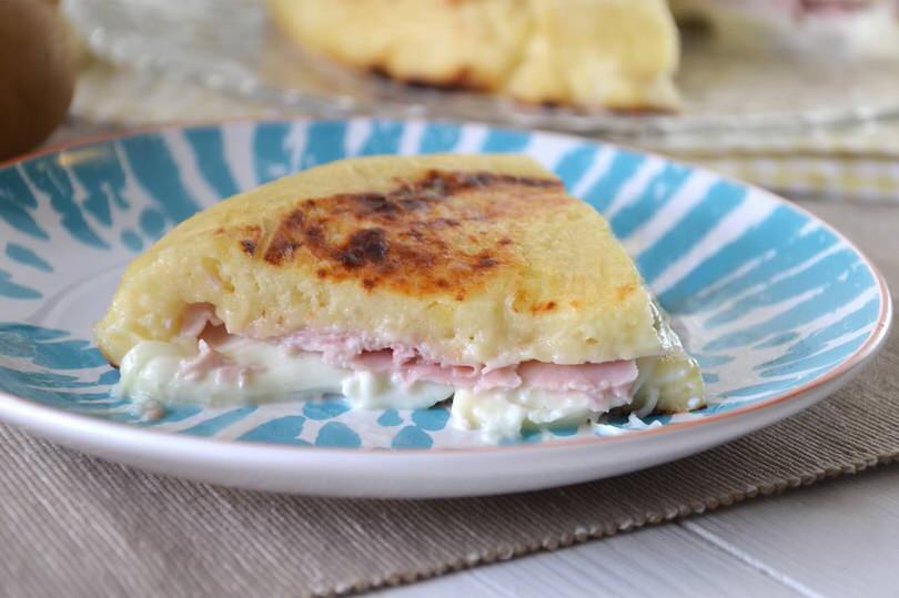 Pizza di patate ripiena