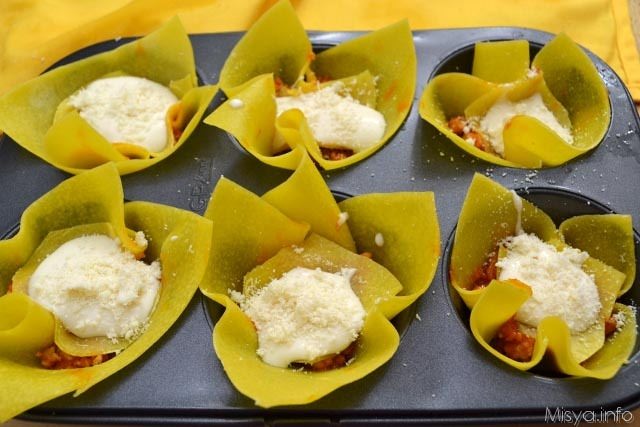 12 aggiungere besciamella e parmigiano