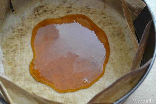 4 versare caramello nella teglia