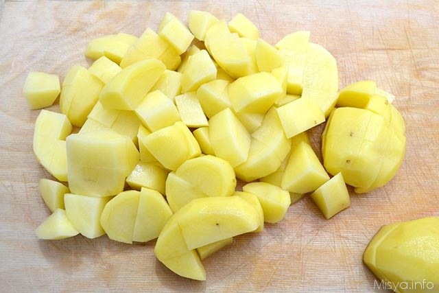 1 tagliare patate a cubetti