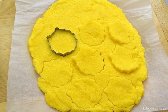 9 tagliare polenta con formine