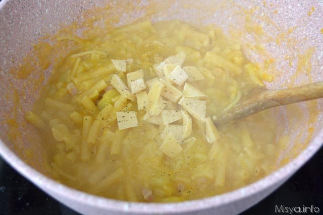 14 aggiungere scorze di formaggio