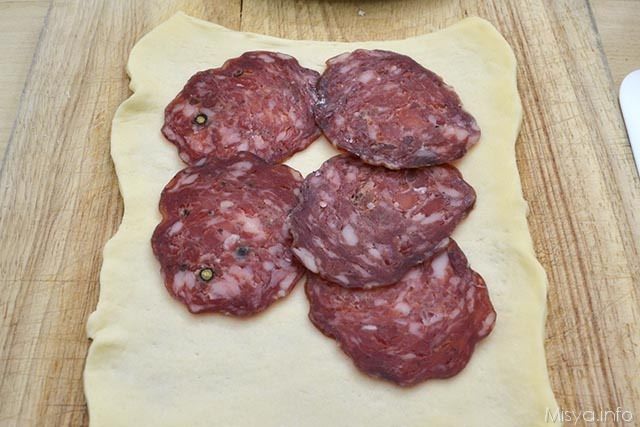 2 aggiungere salame