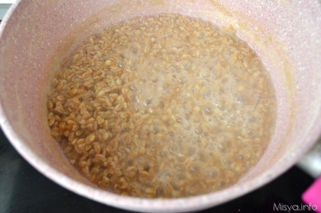 4 cuocere il farro
