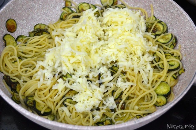 6 aggiungere provolone