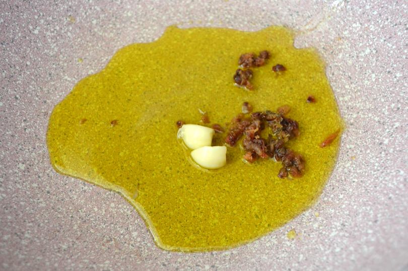 1 aglio e acciughe