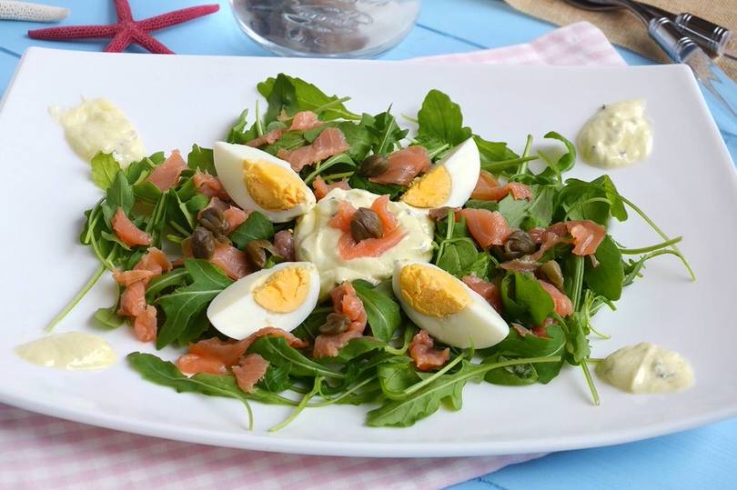 Insalata con rucola e salmone