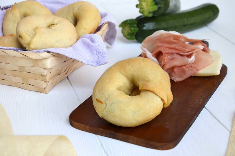 Ciambelle salate alle zucchine