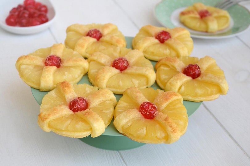 Crostatine di sfoglia all’ananas