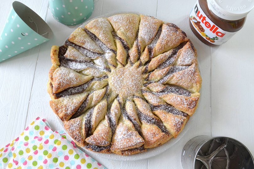 Fiore di pasta sfoglia alla Nutella